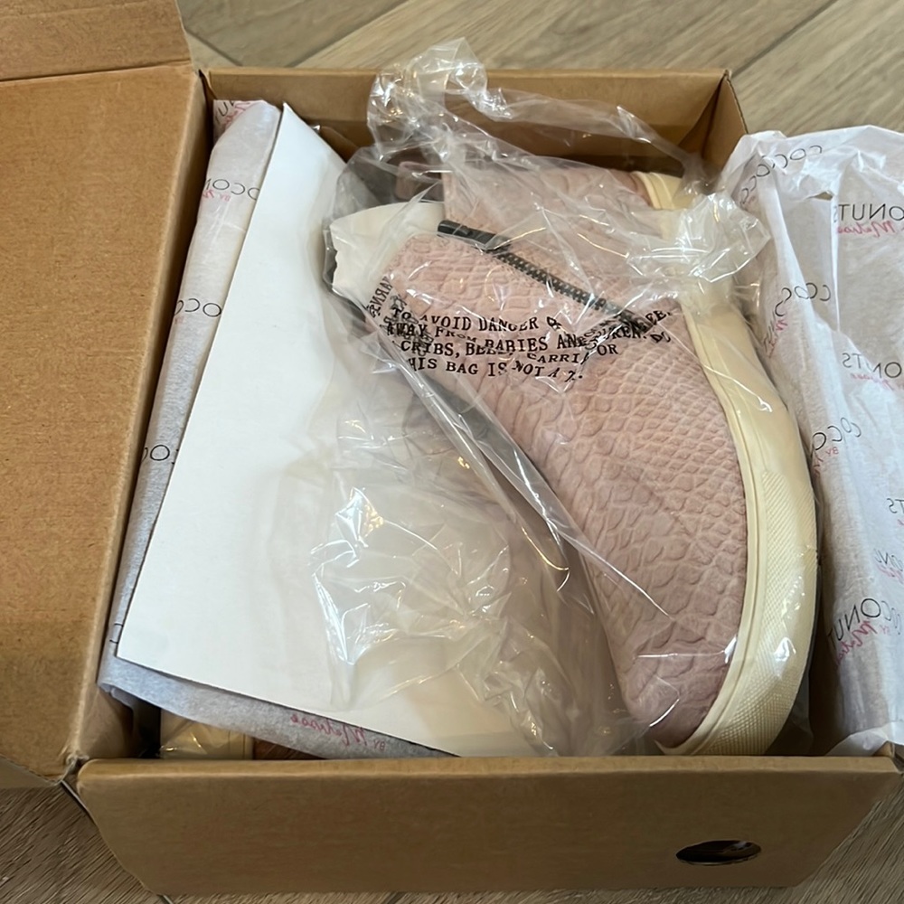 NIB Size 10 Coconuts by Matisse Women's Goya Sneaker